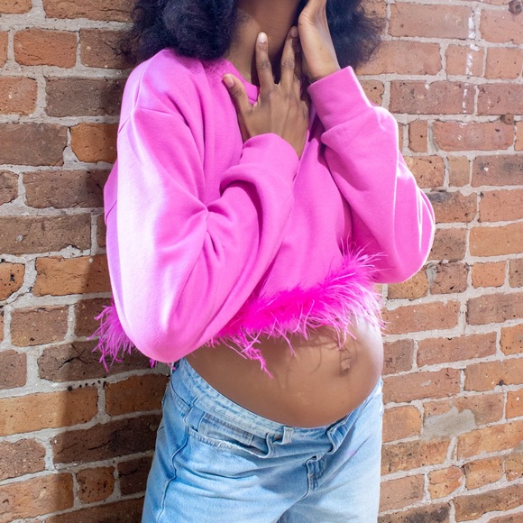 MIMI" sweater is long sleeves with faux feather trim. - Picture 4 of 4